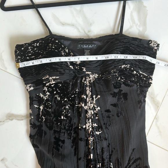 Never worn!! Gorgeous gown by Shelli Segal Laundry - Picture 8 of 10